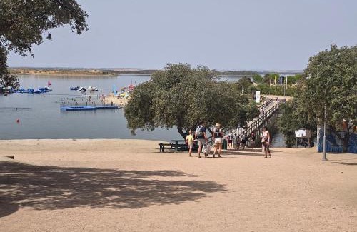 Mourao Apartment | Casa Inteira e Ampla com 10 Camas, Refúgio Familiar em Granja Mourão, Próxima à Praia Fluvial e Castelo