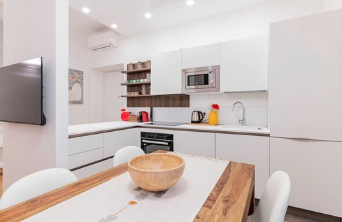 Zona Zara Apartment | Casa Isella Stylish and Tranquil