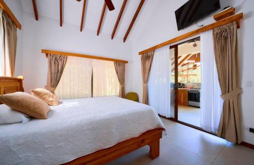 Puerto Viejo de Talamanca House | Casa Jeffrey - Beach Escape, Stunning views, Private Pool Steps to Ocean