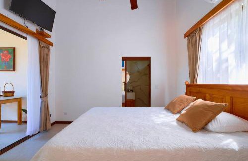 Puerto Viejo de Talamanca House | Casa Jeffrey - Beach Escape, Stunning views, Private Pool Steps to Ocean