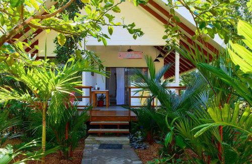 Puerto Viejo de Talamanca House | Casa Jeffrey - Beach Escape, Stunning views, Private Pool Steps to Ocean
