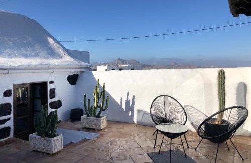 Teguise House | Casa Lupe. Art-inspired courtyard house in Teguise