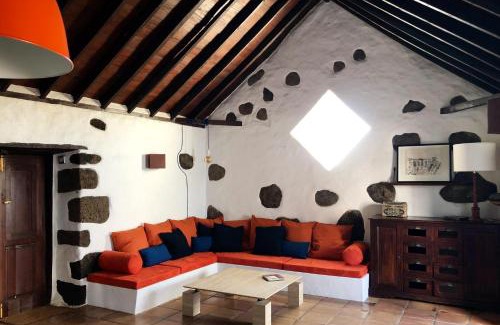 Teguise House | Casa Lupe. Art-inspired courtyard house in Teguise