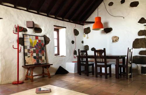 Teguise House | Casa Lupe. Art-inspired courtyard house in Teguise