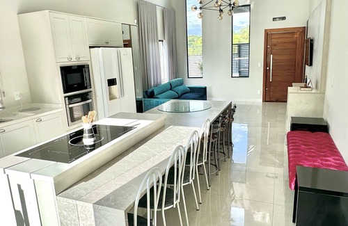 Tifa Monos House | Casa luxuosa De Piscina e Hidromassagem