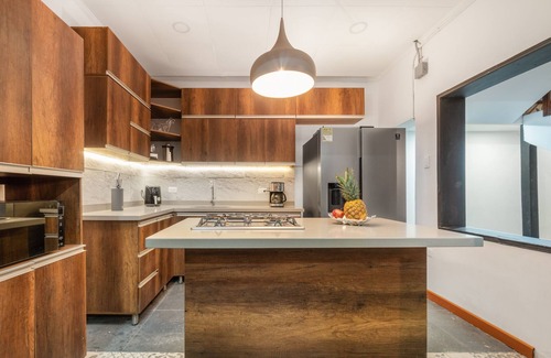 Zona Rosa House | Casa Madera Parque Lleras by HOUSY HOST