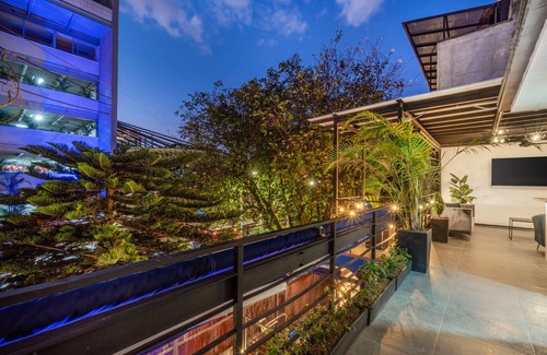 Zona Rosa House | Casa Madera Parque Lleras by HOUSY HOST
