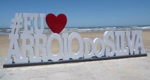 Balneario Arroio do Silva House | Casa Marron com vista para o mar, com mesa de Sinuca - 2 Km Centro