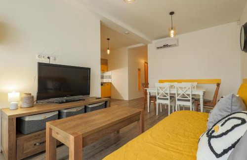 Balatonfoldvar Apartment | Casa Mimoza Apartman By BLTN Balatonföldvár