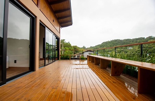 Praia do Rosa House | Casa moderna prox ao centro Praia do Rosa/SC