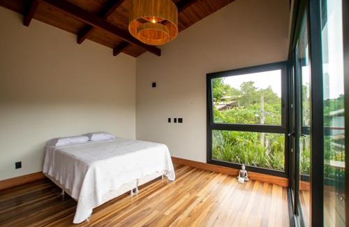 Praia do Rosa House | Casa moderna prox ao centro na Praia do Rosa SC