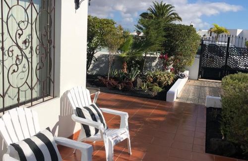 Los Pocillos Villa | Casa MoJo