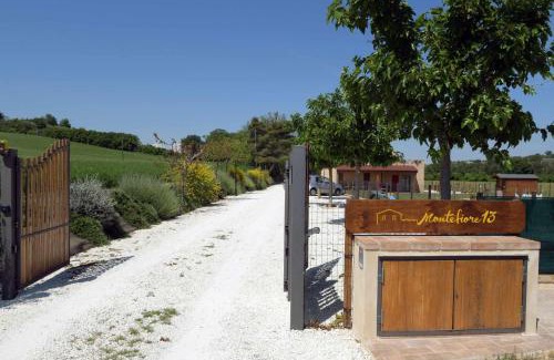 Monsano Apartment | Casa Montefiore 13 Iris LT nella tranquilla campagna Marchigiana