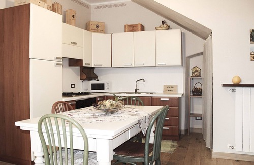 Adrara San Martino Apartment | Casa Nino apartment between mountains and lakes