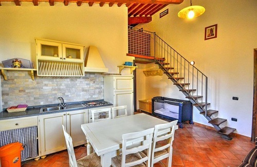 Montefiascone House | Casa Nocetta E: A characteristic and welcoming apartment that is part of an ancient country house surrounded by the greenery, with Free WI-FI.