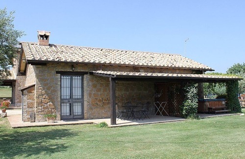 Tarano House | Casa Norberto C, fully refundable with voucher*: A spacious apartment surrounded by meadows and by green hills.