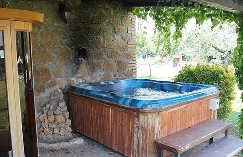 Tarano House | Casa Norberto C, fully refundable with voucher*: A spacious apartment surrounded by meadows and by green hills.