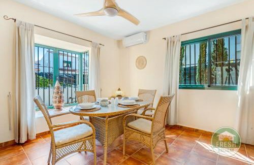 Alcaucin House | Casa Perez - family home with pool