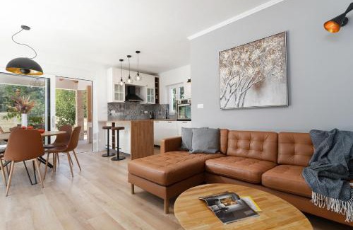 Zupanici House | Casa Piano in a calm village enveloped by nature