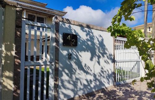 Niteroi House | Casa Piscina em Condomínio 5min Praia ITACOATIARA.