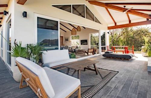 Las Escobas del Venado House | CASA ROSA 49’ - Playa Venao Beach