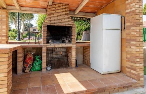 Vilobi d'Onyar Villa | Casa rural con piscina privada, barbacoa, WIFI y parking incluido