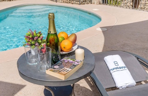 Algarinejo Villa | Casa Rural Cortijo Pesquera Algarinejo by Ruralidays