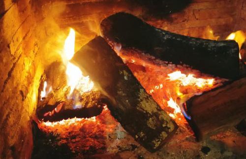 Benadalid House | Casa rural El Patio con chimenea, barbacoa, piscina, patios exteriores para sus mascotas de manera gratuita