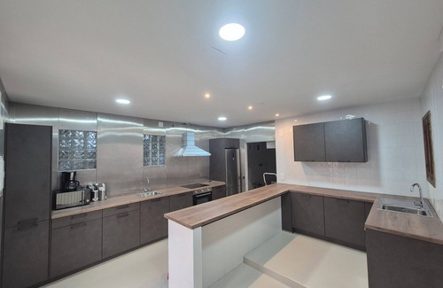 Alesanco House | Casa Rural Las Bengoas in Rioja by vineyards – 9 rooms Sleeps 30 with Bar & BBQ