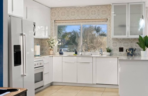 Ojus Villa | Casa Santorini | Waterfront | Pool | Kayaks |Beach