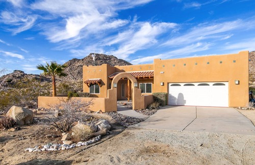 Joshua Tree House | 🌵Casa Tortuga - the most UNIQUE place in JT, w/game room, hot tub, BBQ & Spectacular Views🌵