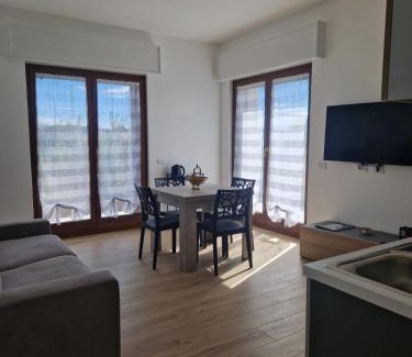 Morosolo House | Casa Vacanze La Favola Rosa sul Lago di Varese