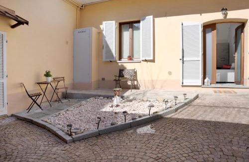 Guarene Apartment | Casa Vacanze La Porta in Piazza