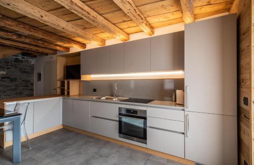 Sutrio House | CASA VACANZE RANUNCOLO 6