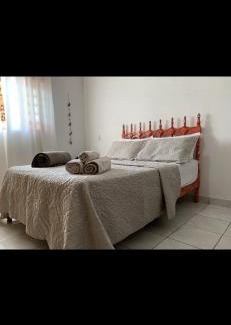 Pirenopolis House | Casa Verde Piscina Spa com Ofurô e Hidro 750m Cavalhodromo 1km Rua do Lazer Reserva Florestal no quintal TVs com Premiere Futebol Filmes You Tube Churras Fogão a lenha Ar Split Internet Fibra Mercado Pirineus Pets bem vindos sossego e energia boa