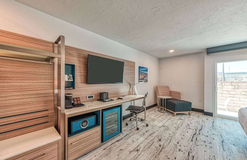 Port Hueneme Hotel | Casa Via Mar Inn, an Ascend Collection Hotel