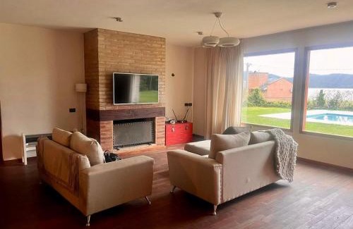 Yocsina Villa | CASA VILLA LAGO AZUL CARLOS PAZ