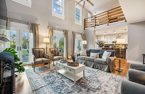 Gallatin House | Casa Vino - Farmhouse 30 mins North of Nashville