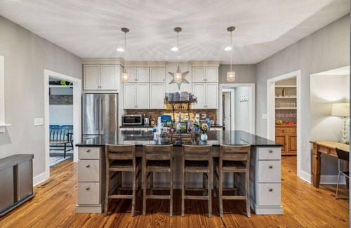 Gallatin House | Casa Vino - Farmhouse 30 mins North of Nashville