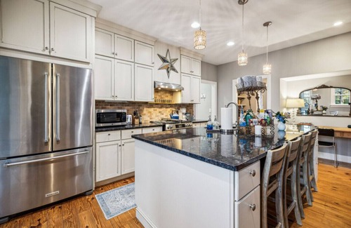 Gallatin House | Casa Vino - Farmhouse 30 mins North of Nashville