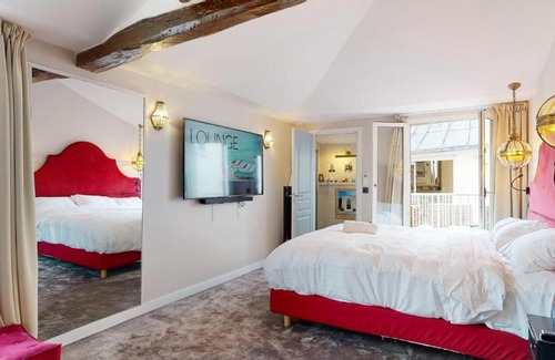 Saint-Germain-des-Pres Apartment | Casa Volpe