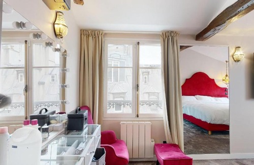 Saint-Germain-des-Pres Apartment | Casa Volpe