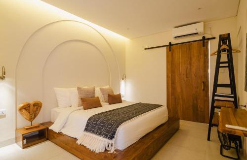 Sunset Road Villa | Casa Yellowstone 4BR - Seminyak