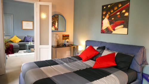 Meda Apartment | Casa25- Convenient location to Miland Centre & Como Lake!