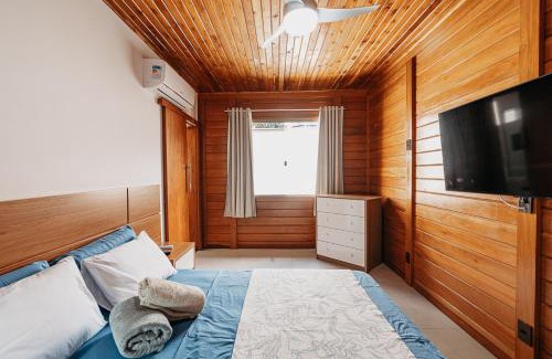 Anchieta House | casadecastelhanos, Quadra do MAR de CASTELHANOS, 4 suítes com AR, Churrasqueira, Piscina, Hidromassagem, Cozinha INTEGRADA GOURMET Ideal para FAMÍLIA E AMIGOS