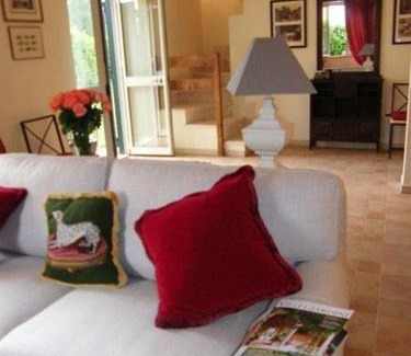 Pomezia House | Casale DI Tormaggiore Villa And Country Suites