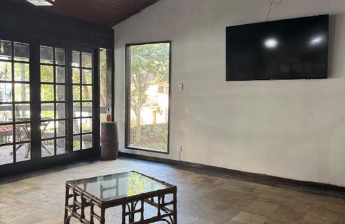 Mangaratiba House | Casarão Pé na Areia