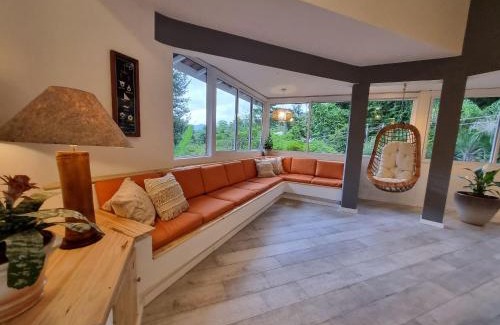 Morro da Cruz House | Casas com jacuzzi e churrasqueira a 500 metros da Praia do Perequê na Ilhabela