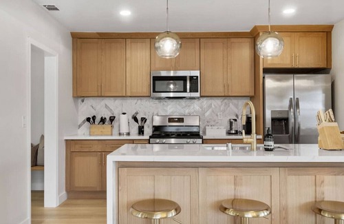 The Plaza House | Cascade Cove| Heated Pool Spa | Billiards & Lounge