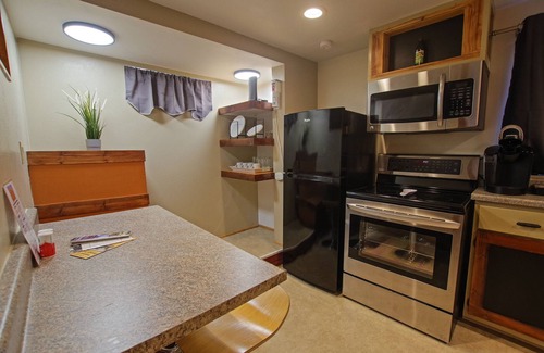 Cle Elum Apartment | Cascade Getaway - Heart of Cle Elum - Full Kitchen, Private Patio & Pet Friendly
